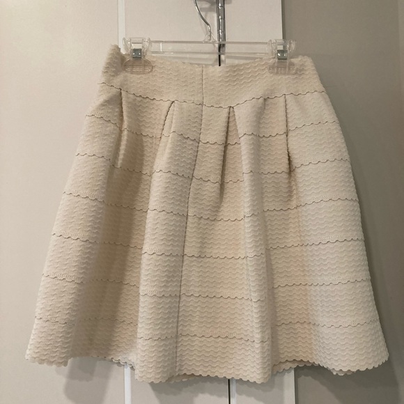 Cream skirt - Picture 3 of 3